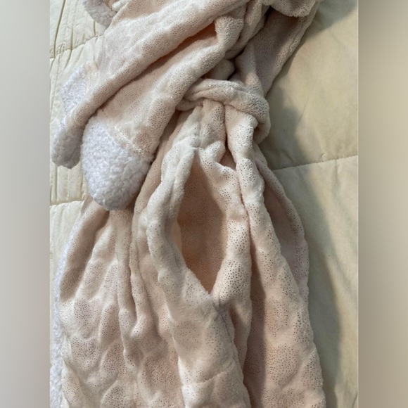 Warm Hooded Robe - Picture 6 of 9